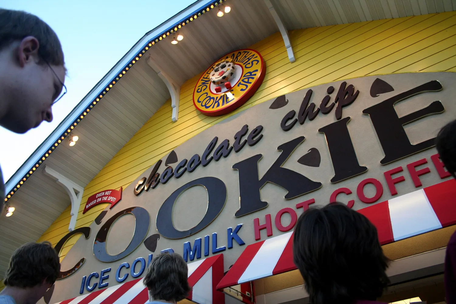 Fairgoers in line at Sweet Martha’s Cookie Jar, the chocolate-chip cookie stand at the Minnesota State Fair